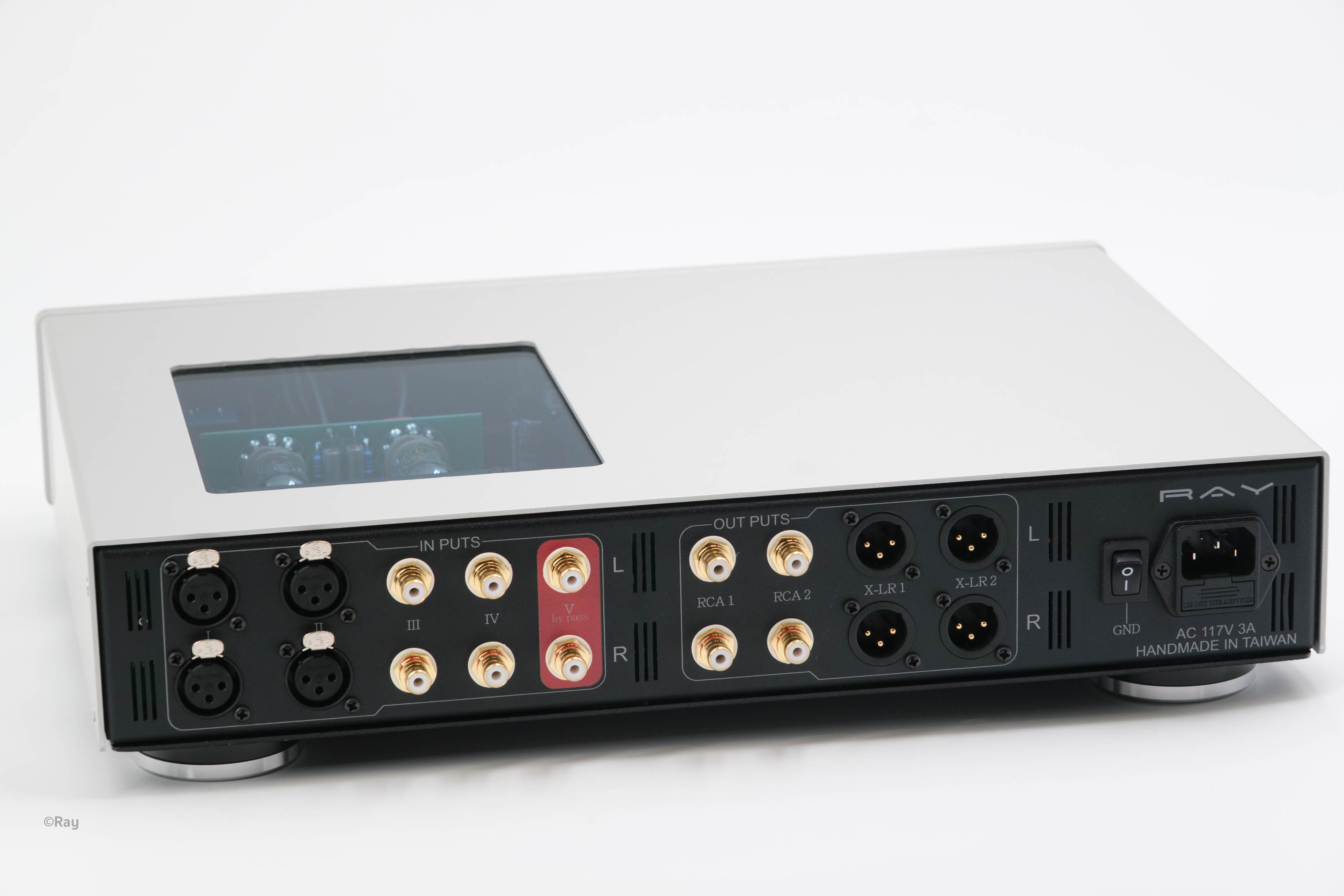 RAY Audio 土庫真空管前級擴大機背面照